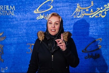 افسانه چهره آزاد بازیگر فیلم پالتو شتری در هفتمین روز سی‌وهفتمین جشنواره فیلم فجر