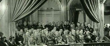 عکس | هیتلر در سالن اُپرا 