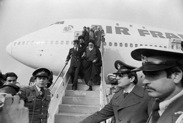 تیتر روزنامه آلمانی درباره امام خمینی، ٤٠ سال پیش/ عکس 