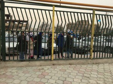دختران آبی پشت درب‌های بسته/ پرچم ژاپن در دست‌ هواداران استقلالی!
