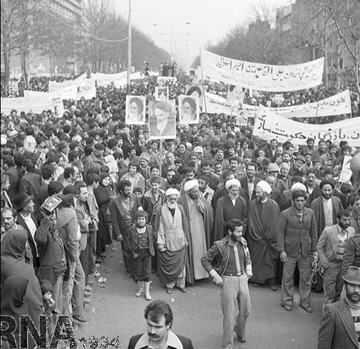 19 بهمن 1357؛ راهپیمایی مردم تهران در حمایت از امام خمینی (ره)