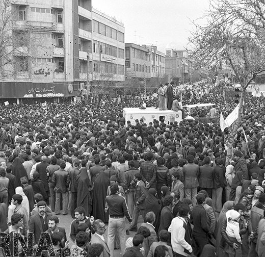 19 بهمن 1357؛ راهپیمایی مردم تهران در حمایت از امام خمینی (ره)