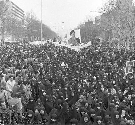 19 بهمن 1357؛ راهپیمایی مردم تهران در حمایت از امام خمینی (ره)