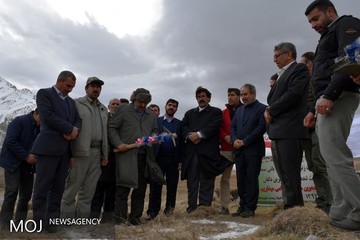 کلنگ‌زنی آغاز ساخت پاسگاه محیط‌بانی چهار شاخ گرین دلفان