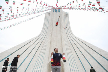 آذین بندی شهر تهران با پرچم مقدس جمهوری اسلامی ایران