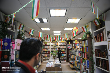 آذین بندی شهر تهران با پرچم مقدس جمهوری اسلامی ایران