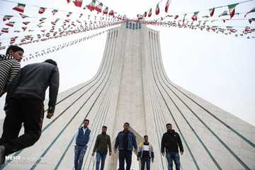 آذین بندی شهر تهران با پرچم مقدس جمهوری اسلامی ایران