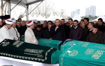 مراسم تشییع جانباختگان ریزش ساختمان در ترکیه