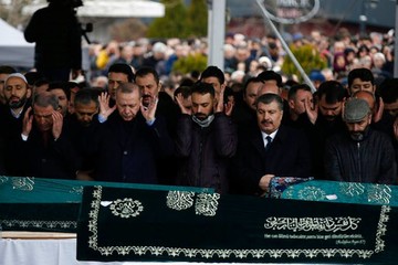 مراسم تشییع جانباختگان ریزش ساختمان در ترکیه