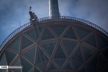 پرش از برج میلاد