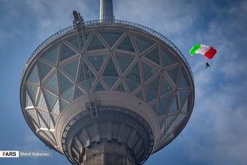 پرش از برج میلاد