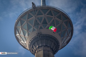 پرش از برج میلاد