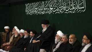 عکس | سردارها با کت‌وشلوار درحال عزاداری در حسینیه امام خمینی