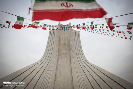 آذین بندی شهر تهران با پرچم مقدس جمهوری اسلامی ایران