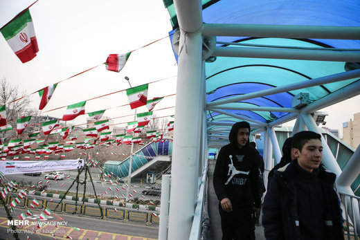 آذین بندی شهر تهران با پرچم مقدس جمهوری اسلامی ایران