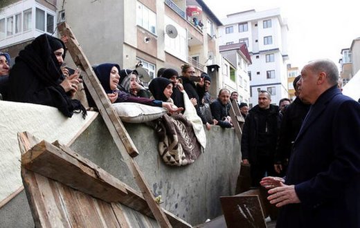 مراسم تشییع جانباختگان ریزش ساختمان در ترکیه
