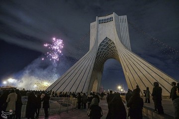 برج آزادی رنگی می‌شود/ ۱۲۵۰ هکتار جنگل در تهران کاشته شد