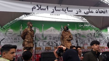 حضور ستارخان و باقرخان در جشن چهلمین سالگرد پیروزی انقلاب اسلامی