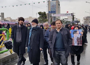 حضور حجت الاسلام والمسلمین محتشمی پور در راهپیمایی 22 بهمن