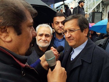 همتی: قیمت ارز ارزان می‌شود/ برخی نمایندگان مجلس جوسازی می‌کنند