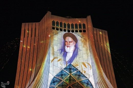 اجرای ویدئو مپیگ به مناسبت پیروزی انقلاب اسلامی در برج آزادی