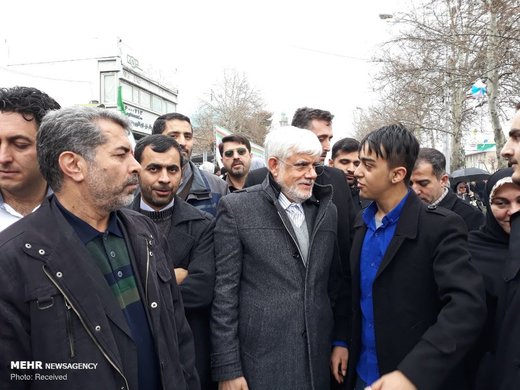 محمدرضا عارف در راهپیمایی 22 بهمن
