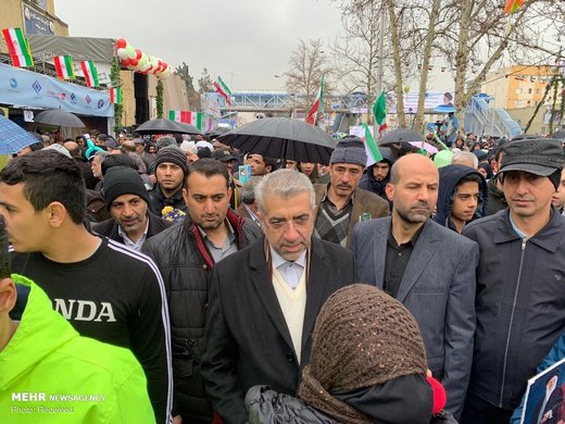 حضور وزیر نیرو در راهپیمایی ۲۲ بهمن