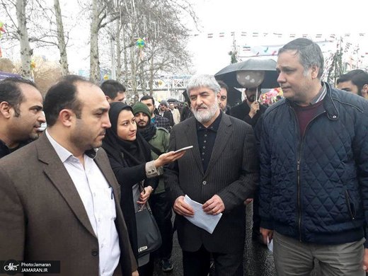 علی مطهری در راهپیمایی 22 بهمن