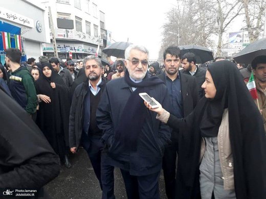 حضور علاالدین بروجردی در راهپیمایی 22 بهمن