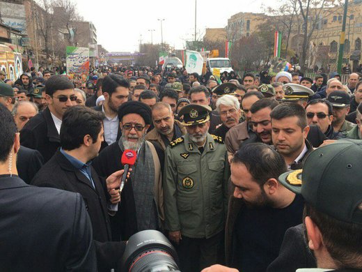 حضور امام جمعه تبریز و سرلشکر موسوی فرمانده ارتش جمهوری اسلامی در راهپیمایی ۲۲ بهمن ۹۷