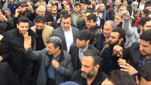حضور احمدی نژاد در راهپیمایی ۲۲ بهمن