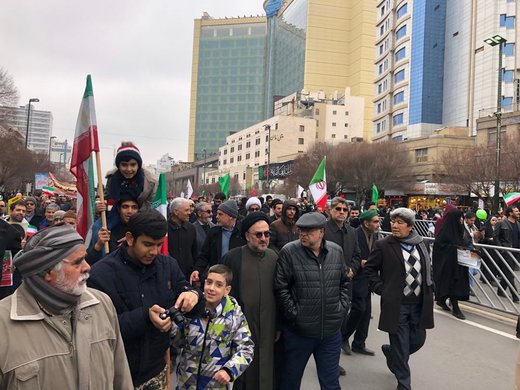 حضور محمدعلی ابطحی در راهپیمایی 22 بهمن- مشهد مقدس