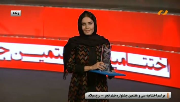 عکس | الناز شاکردوست در آغوش مادر شهیدی که او را «دخترم» خطاب کرد