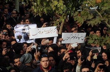 تشییع جنازه پاشایی یک اعتراض سیاسی بود نه اجتماع هنری