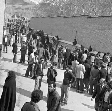 23 بهمن1357؛ تصرف زندان اوین