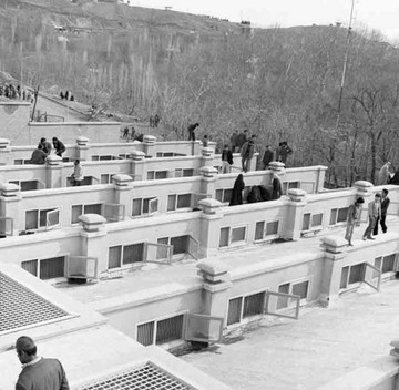 23 بهمن1357؛ تصرف زندان اوین