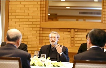  لاريجاني: خلال اجتماعه مع رئيس مجلس المستشارين الياباني