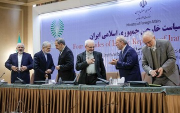 ۴۰ سال سیاست خارجی از زبان ظریف
