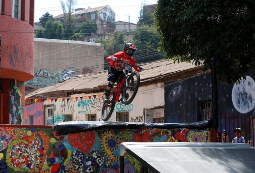 مسابقه پرش با دوچرخه کوهستان در والپارایسو شیلی