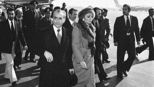 تصاویر | عکسی دیده نشده از محمدرضا پهلوی و همسرش در مراسم افتتاح آرامگاه ابوعلی سینا