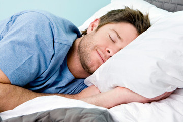 دلایلی که سبب اختلال خواب می‌شود/ ۲۴ درصد مردان مبتلا به خروپف
