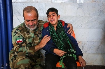 وداع خانواده های شهدای حادثه تروریستی زاهدان در اصفهان