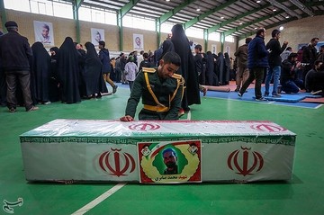 وداع خانواده های شهدای حادثه تروریستی زاهدان در اصفهان