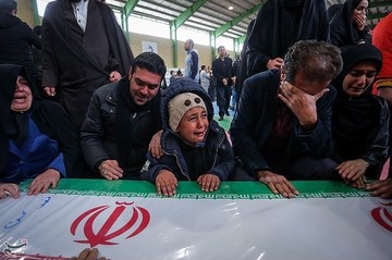 وداع خانواده های شهدای حادثه تروریستی زاهدان در اصفهان