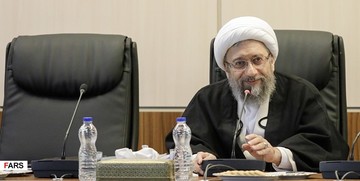 آملی‌لاریحانی: تفکیک میان کم‌کاری مدیران با آرمان‌های انقلاب نشانه بصیرت مردم است
