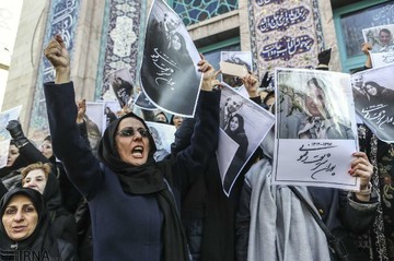 تشییع پیکر پوران شریعت رضوی