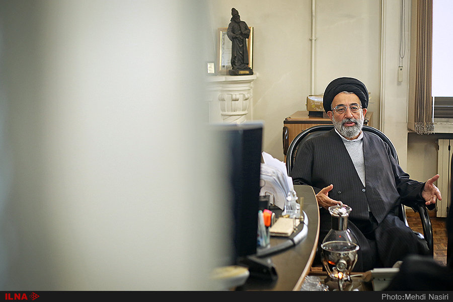 موسوی لاری:  انقلاب اسلامی ایران در توجه به نقش مردم در حاکمیت همواره با افت و خیز رو به رو بوده است/مردم قیم نمی خواهند