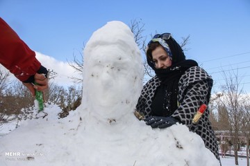 مسابقه ساخت مجسمه های برفی در ائل گلی تبریز