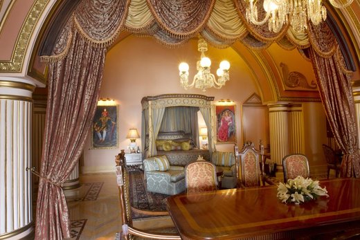 هتل کاخ دریاچه تاج هند