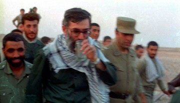  تصویری دیده نشده از رهبر معظم انقلاب در جبهه 